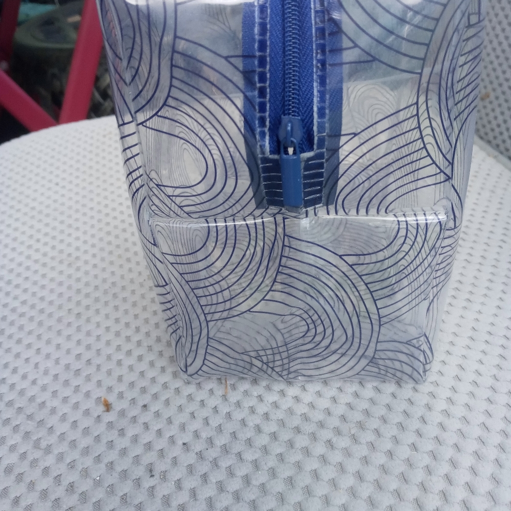 Transparent Zipper Pouch - Picture 8 of 9